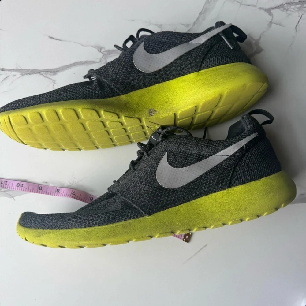 Nike Men’s 14 Roshe Run One Cyber Grey Anthracite Wolf Volt Neon Air Max 95 1
